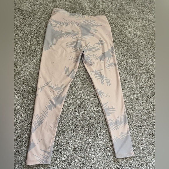 Fabletics Leggings Womens Pink Grey Palm Print size XS? Athleisure Workout - Picture 8 of 8